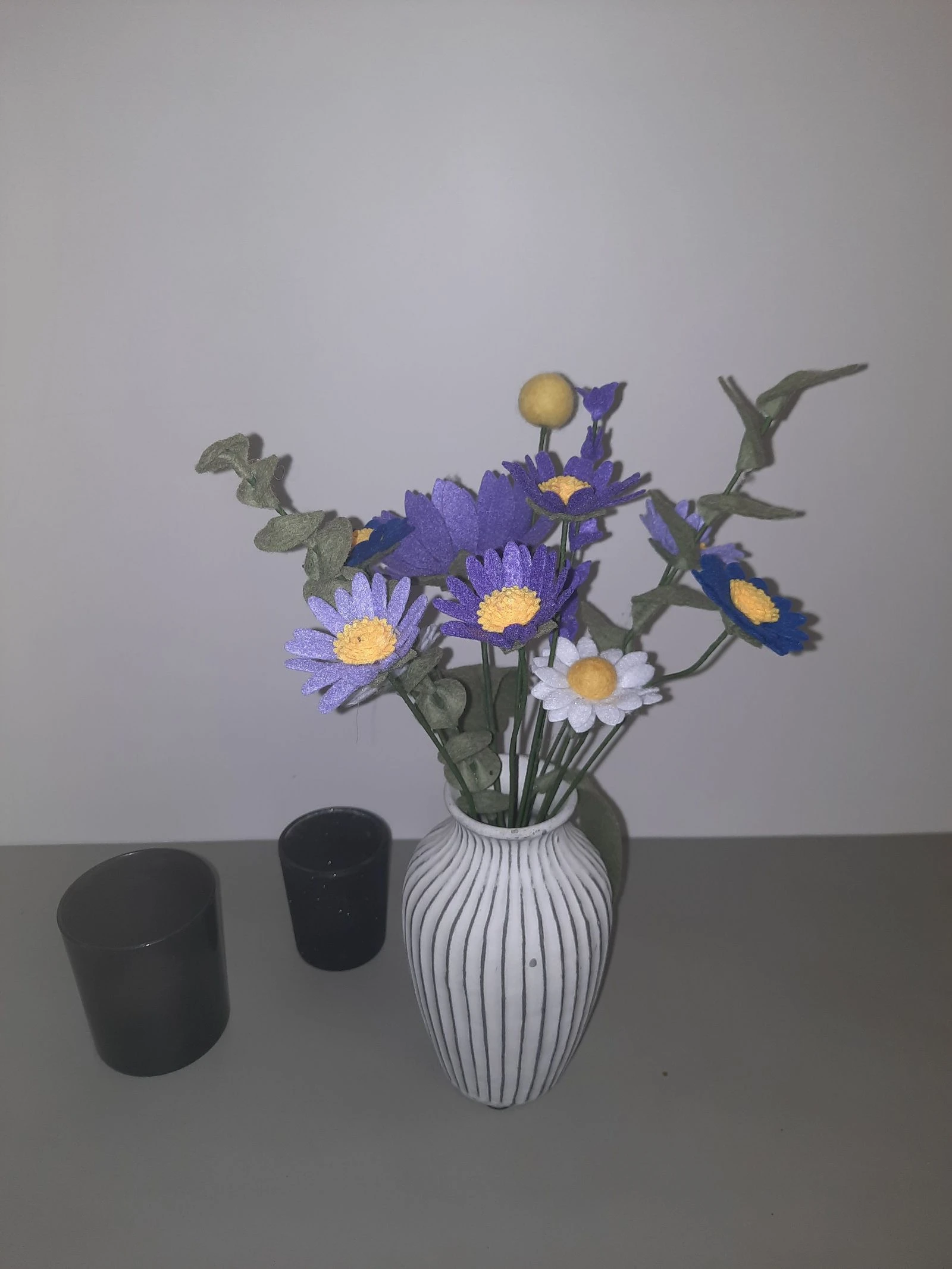 Handgemaakte viltbloemen lila met bijpassend vaasje